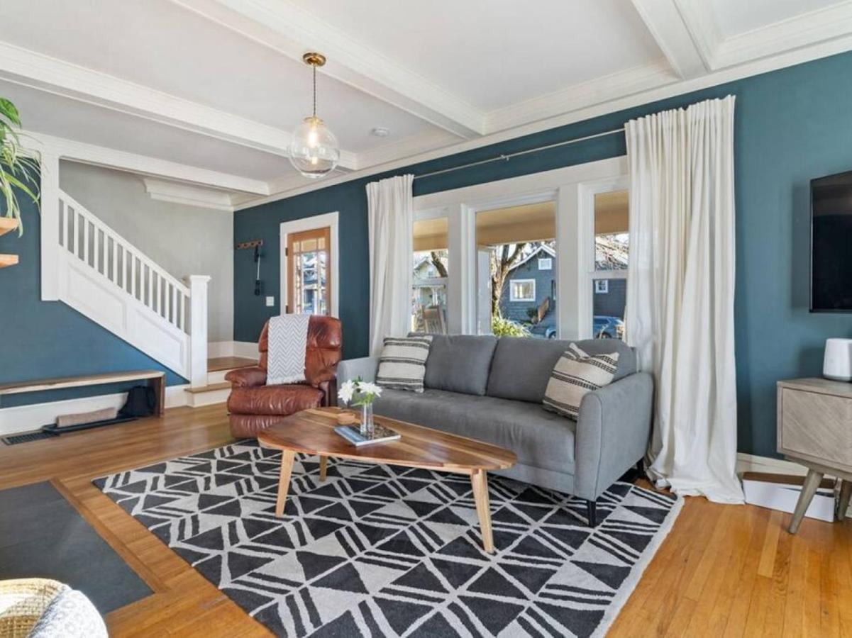 The Hollywood House * Portland